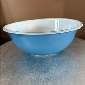 Vintage PYREX mixing bowl blue